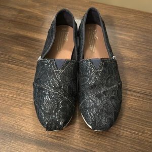 Toms. Navy, lace, sparkle shoes. Size 8.